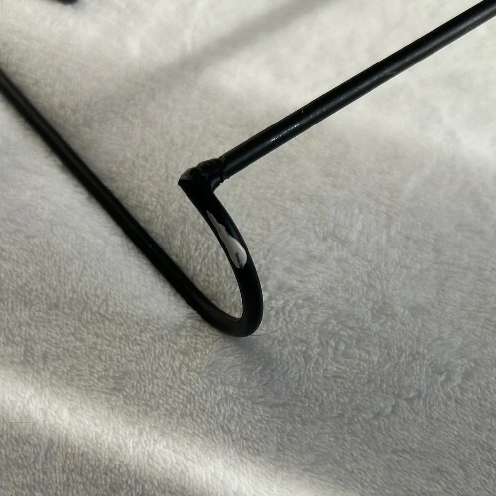 Black Metal Key Rack with Leaf Design
